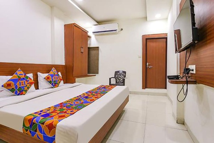Room 13 of 22