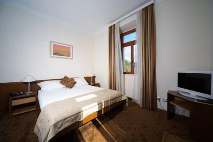 Room 2 of 15
