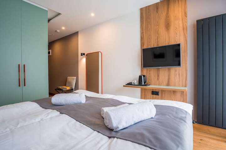 Room 44 of 147