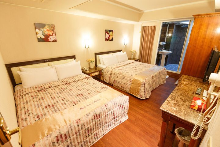Room 4 of 40