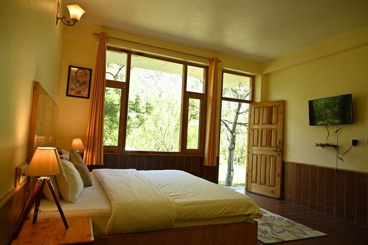 Room 11 of 38