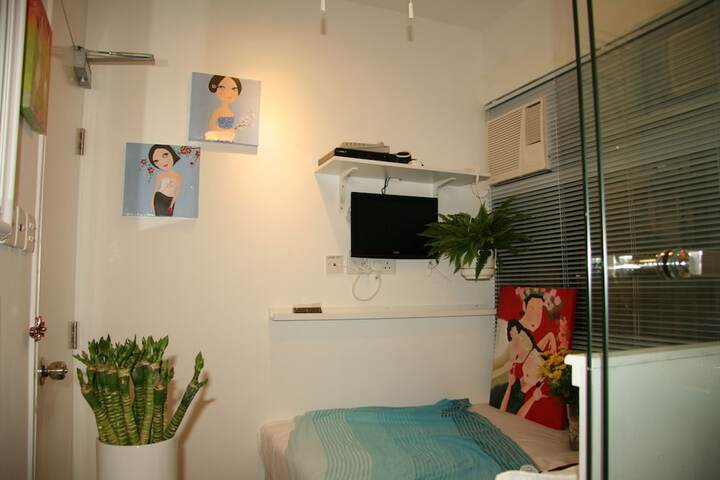 Room 14 of 48