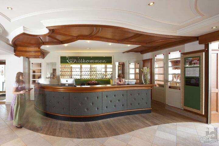 Check-in/check-out kiosk