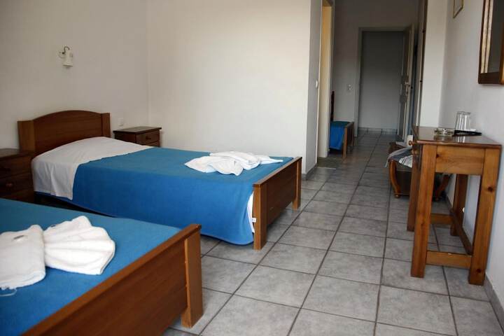 Room 7 of 44