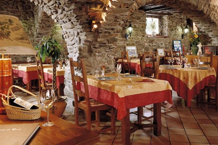 Dining 6 of 10