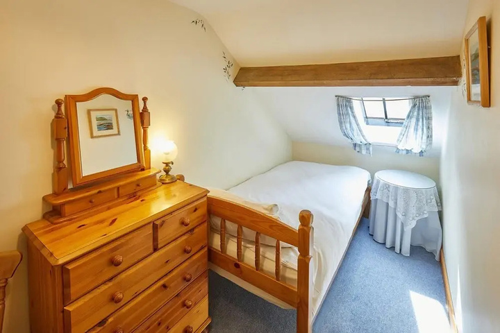 Room 2 of 16