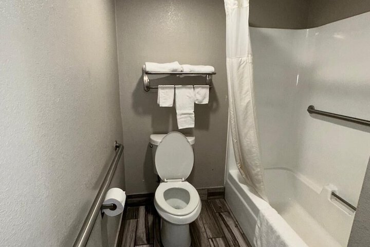 2 Double Beds Accessible (21 of 33)