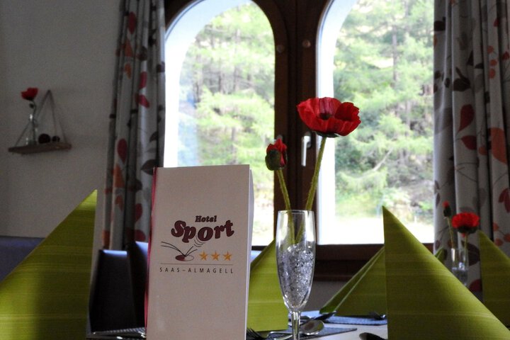 Dining 37 of 94