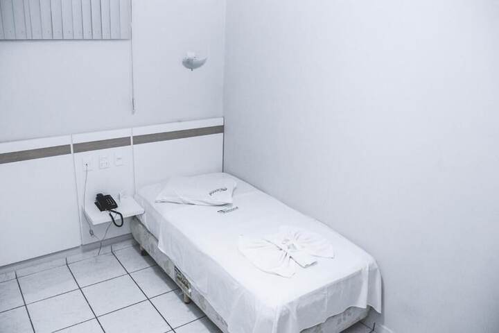 Room 6 of 14