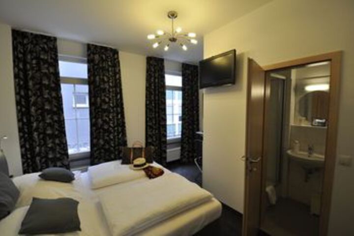 Room 16 of 21