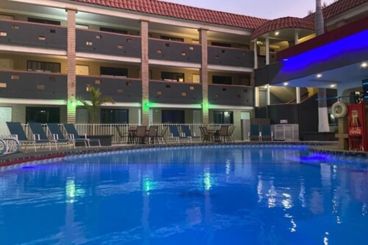 Pool 14 of 27