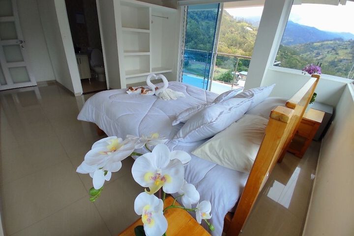Room 12 of 28