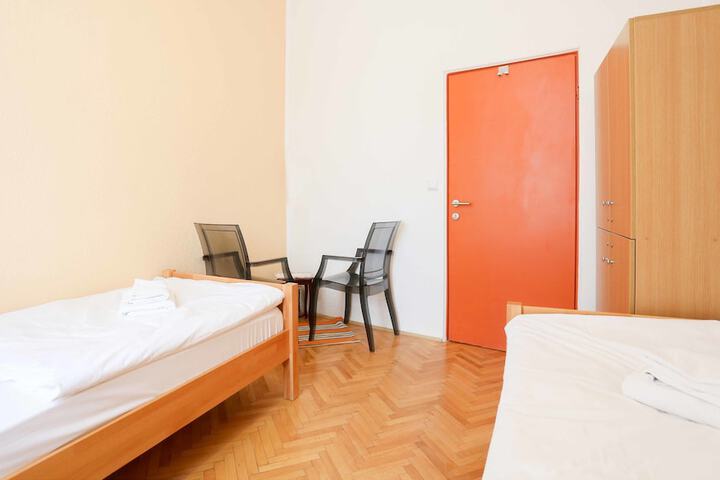 Room 10 of 40