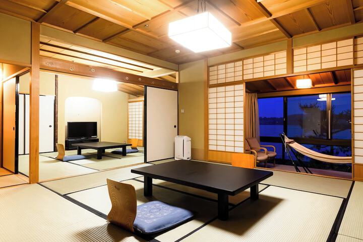 Room 15 of 114