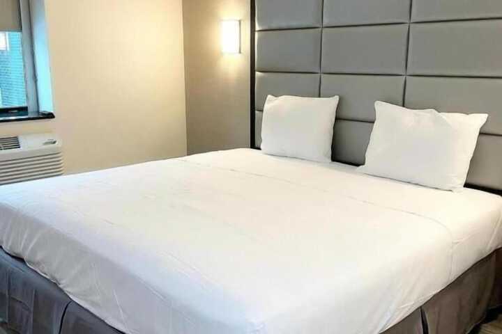 Room 9 of 24