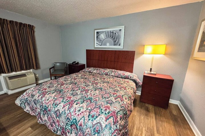 Room 33 of 91