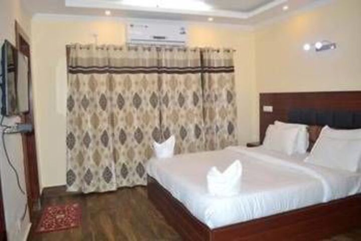 Room 4 of 11
