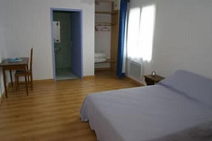 Room 7 of 32