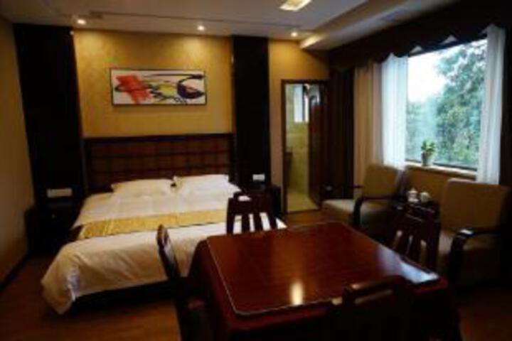 Room 4 of 6