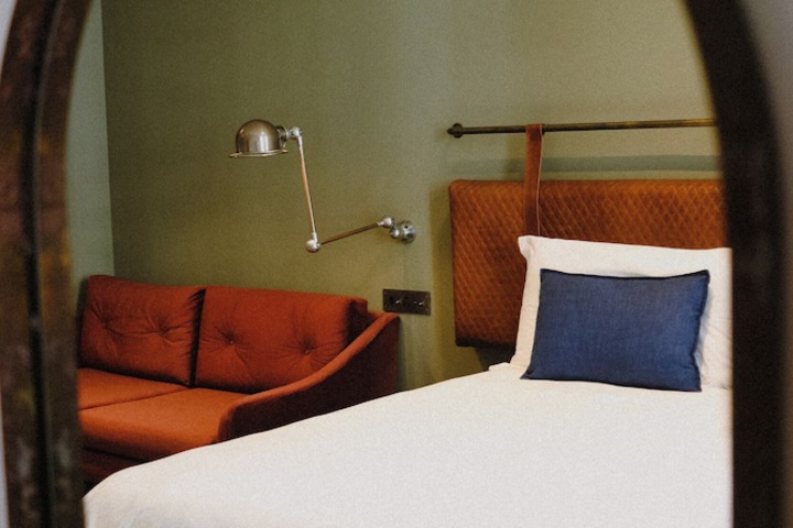 Room 40 of 126