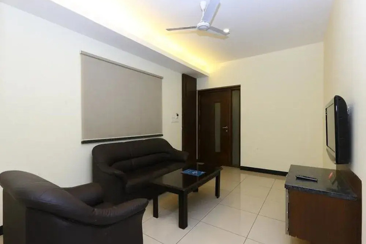 Room 10 of 14