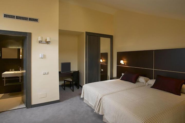 Room 8 of 39