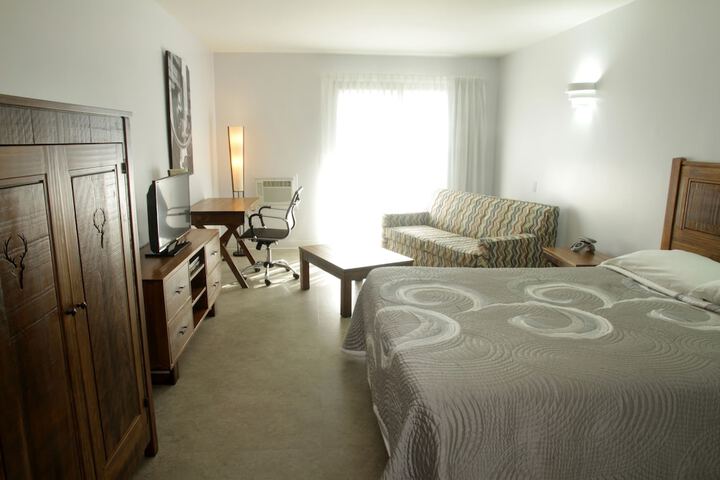 Room 6 of 80