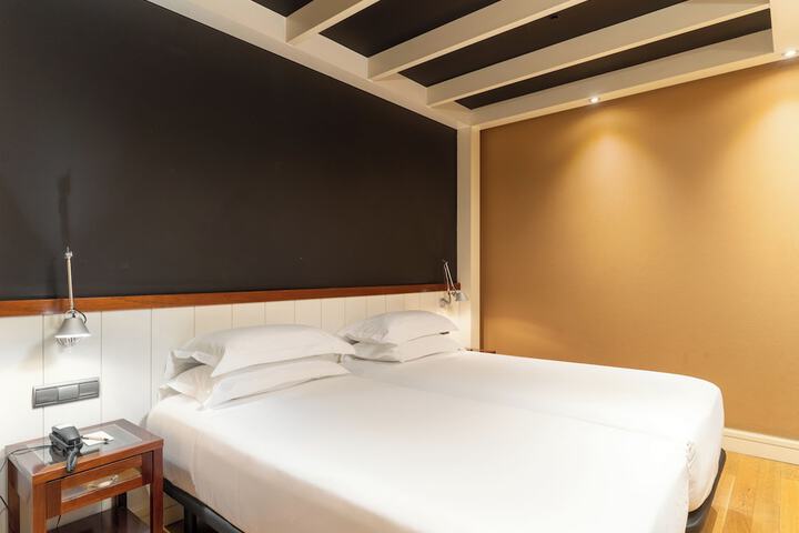Room 28 of 94