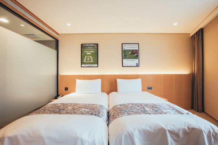 Room 44 of 210