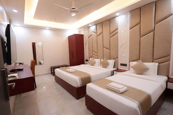 Room 5 of 11