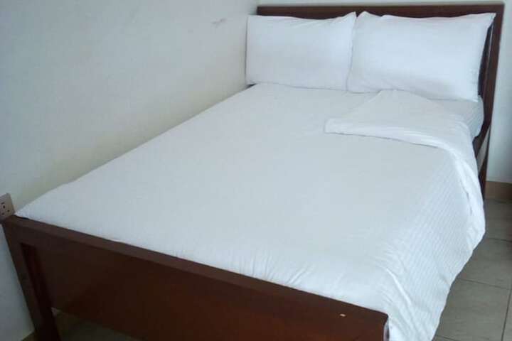 Room 4 of 20