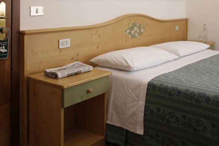 Room 3 of 43