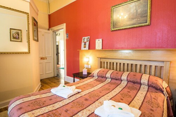 Room 16 of 33