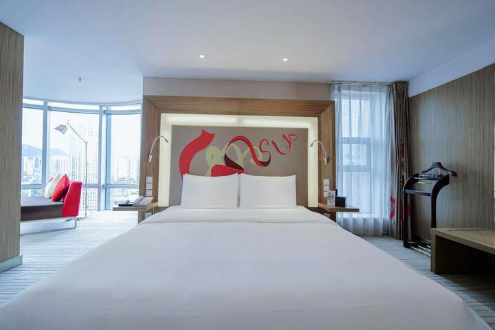 Room 43 of 183