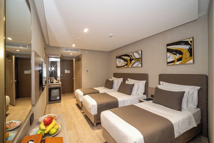 Room 83 of 170