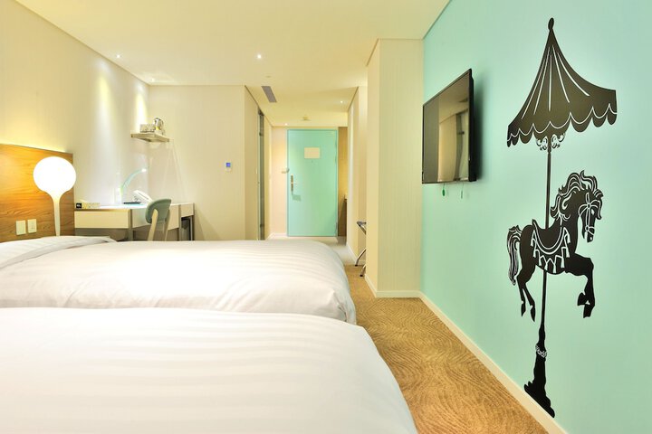 Room 40 of 171
