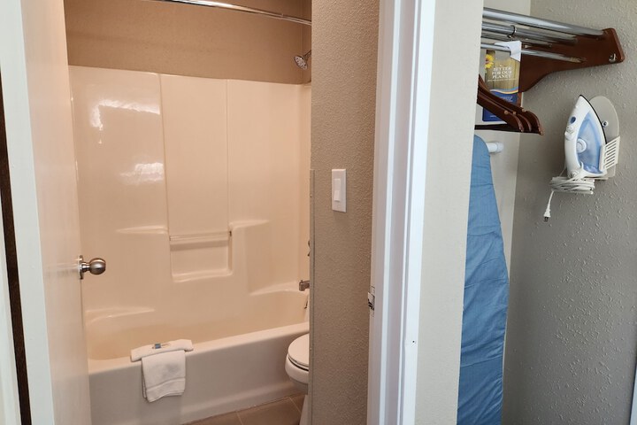 Standard Room, King or Two Doubles (12 of 12)