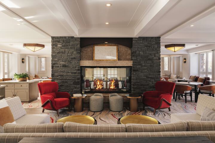 Lounge 36 of 40
