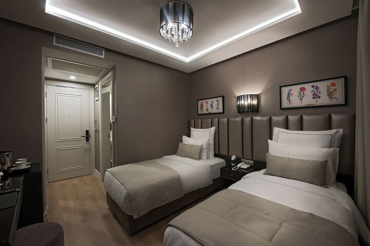 Room 28 of 62