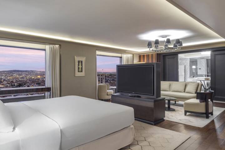 Room 40 of 243