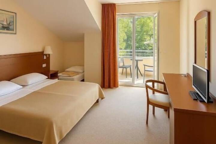 Room 5 of 22