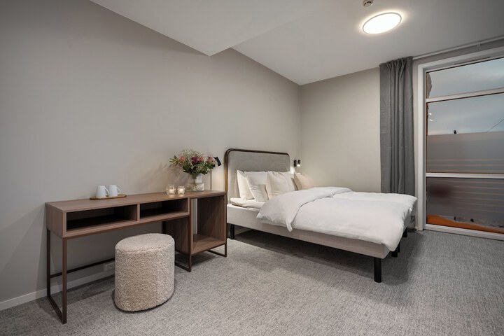 Room 13 of 37