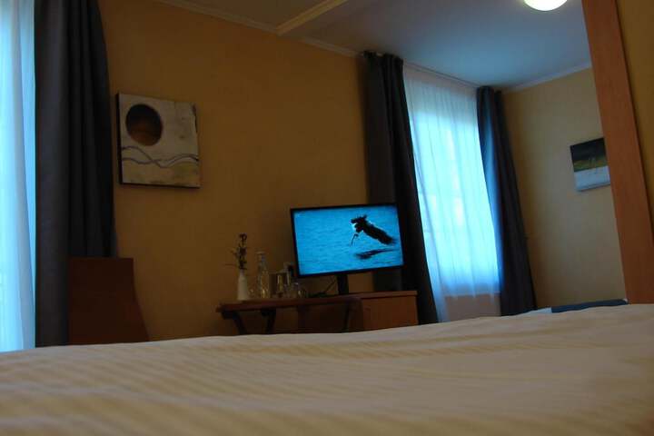 Room 9 of 28