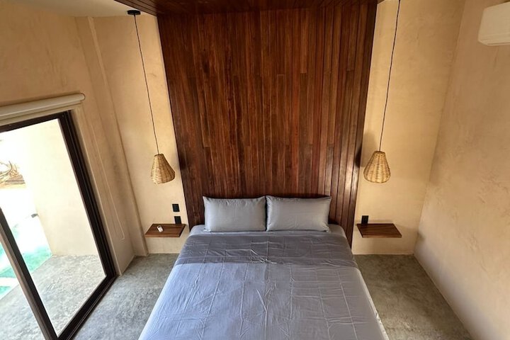 Room 10 of 38