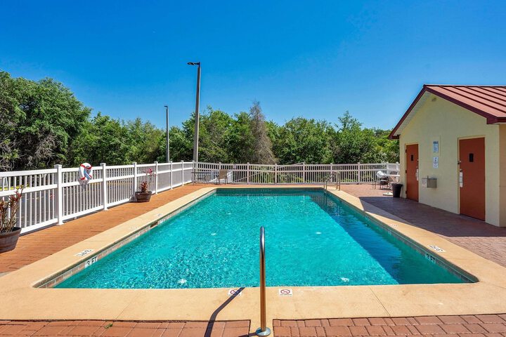 Pool 13 of 25