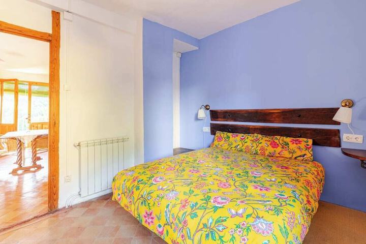 Room 2 of 40