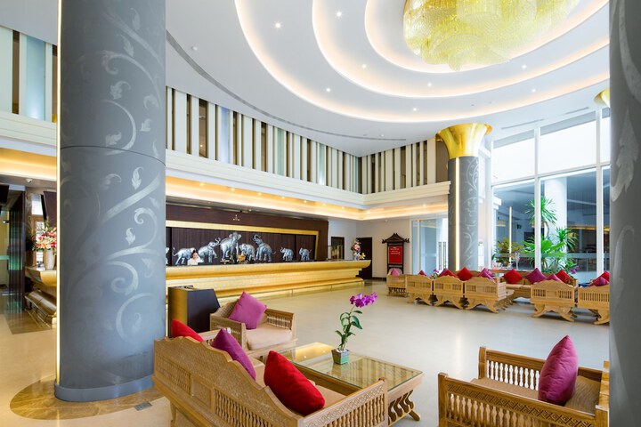 Entrance & Lobby