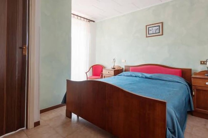 Room 20 of 148
