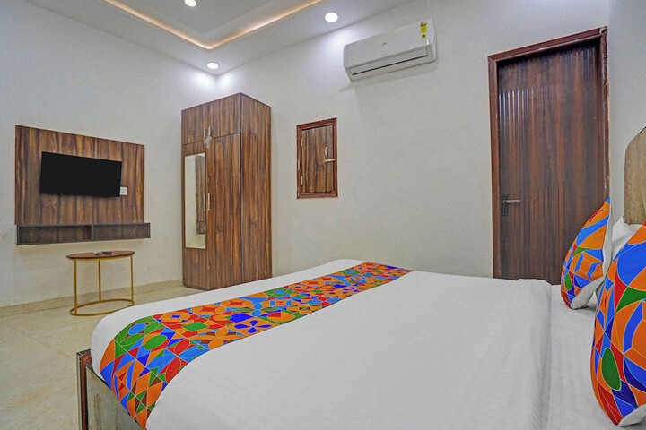 Room 10 of 26