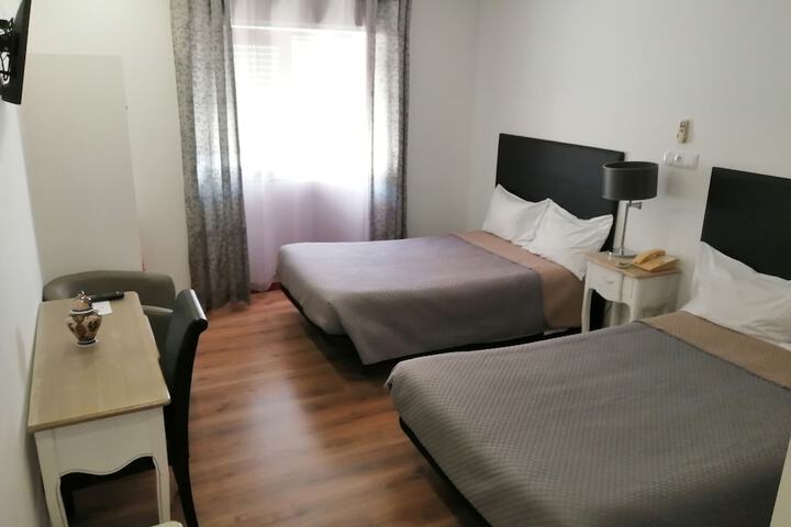 Room 9 of 40